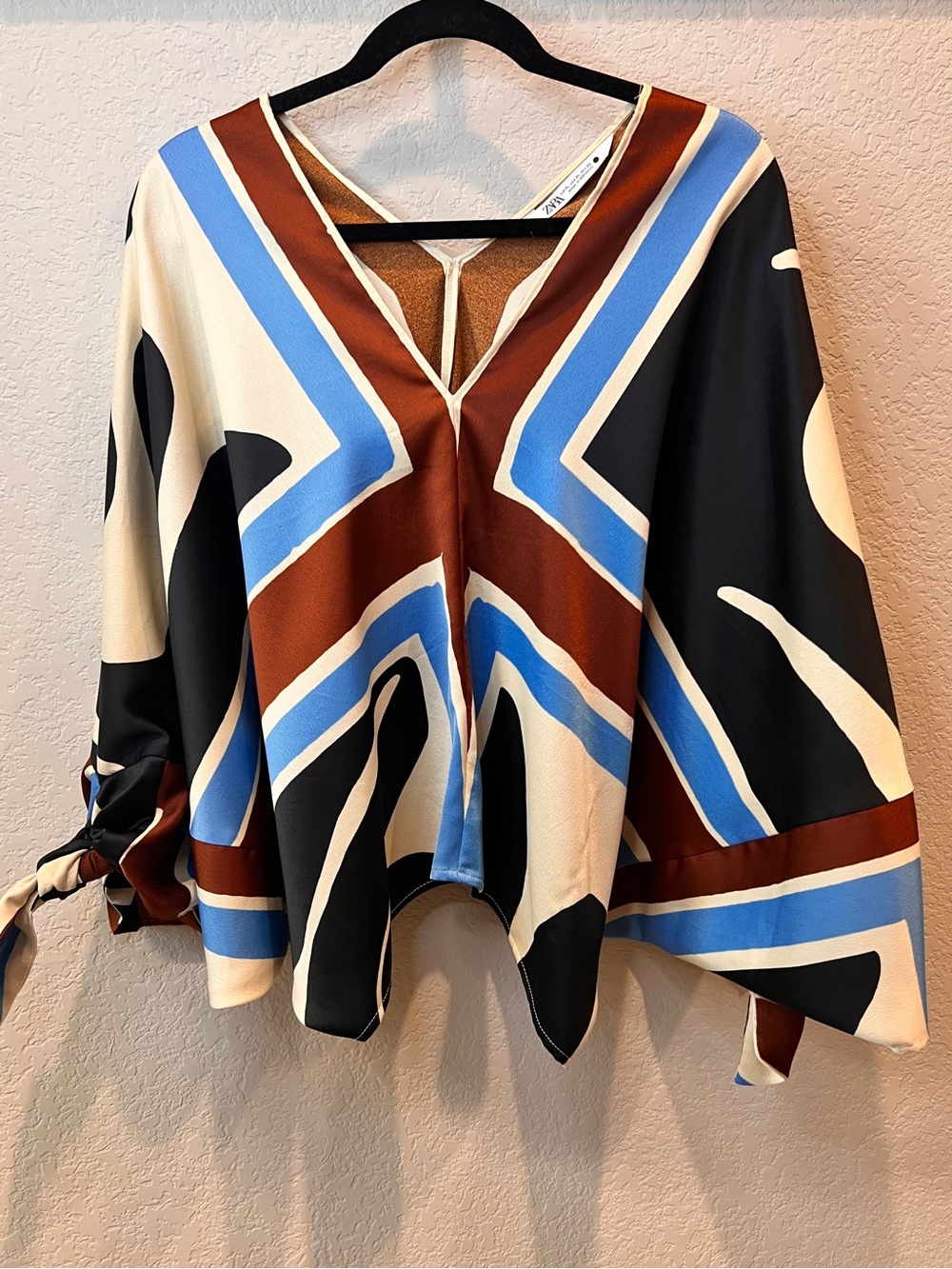 As Seen On Sweet Magnolias! Zara Printed Blouse w/Ties Ecru Multicolor V-Neck XL - Picture 3 of 13